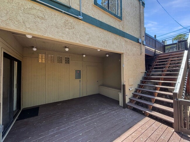 Building Photo - Charming & Spacious 2BD/2.5BA House in Nor...