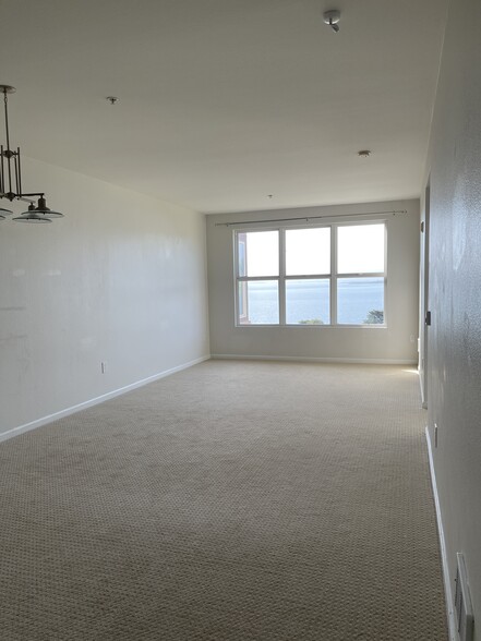 Building Photo - 101 Crescent Way