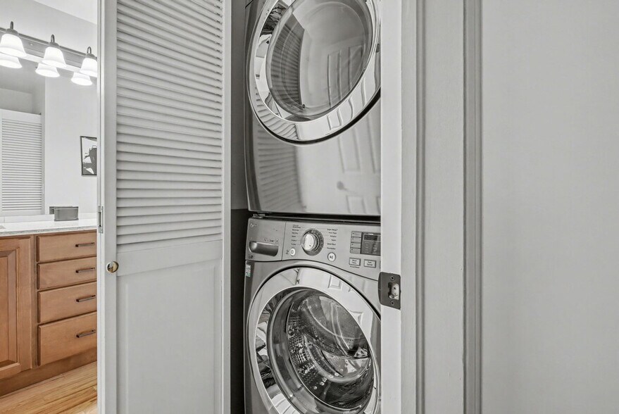 Building Photo - 1555 California St