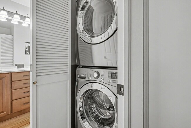 Building Photo - 1555 California St