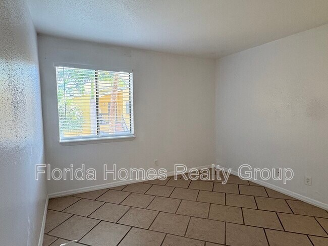Building Photo - 2855 Winkler Ave