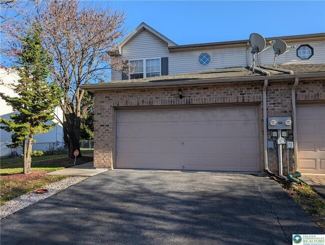 Building Photo - 2806 Sequoia Dr