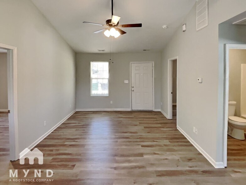 Building Photo - 829 Woodland Ln