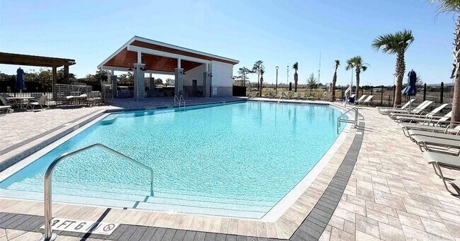 Building Photo - Coastal Townhome - Close To Beaches