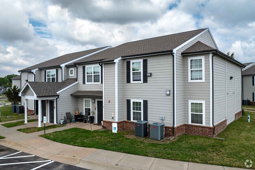 Primary Photo - Fieldstone Apartments