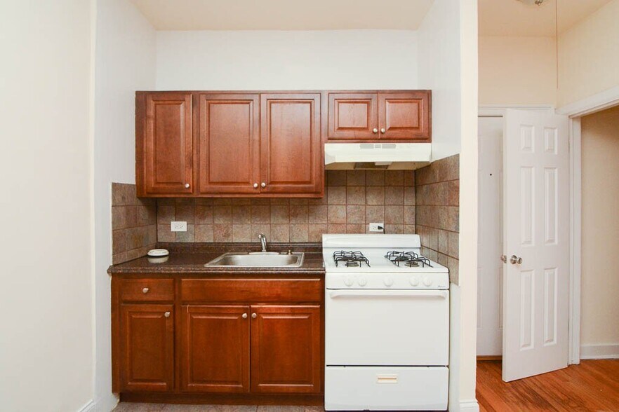 Building Photo - 2737 N Spaulding Ave