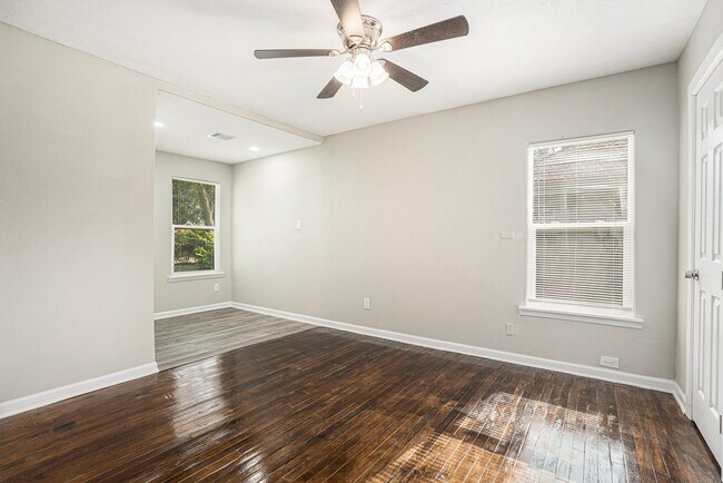 Building Photo - 812 7th Ave N