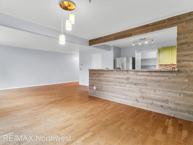 Building Photo - 3 br, 2.5 bath House - 6610 Millstone Ln S...