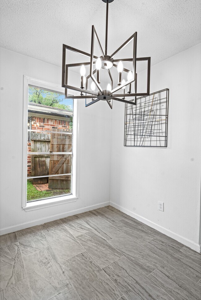 Building Photo - 11823 S Willow Cir
