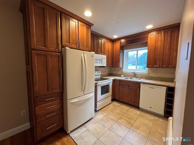 Building Photo - 900 Hope St