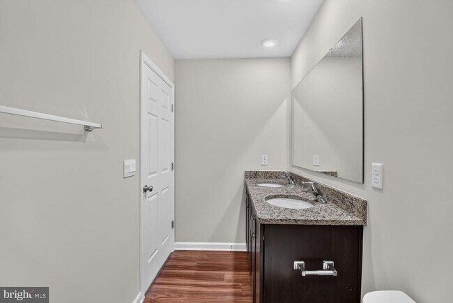Building Photo - 184 College Dr