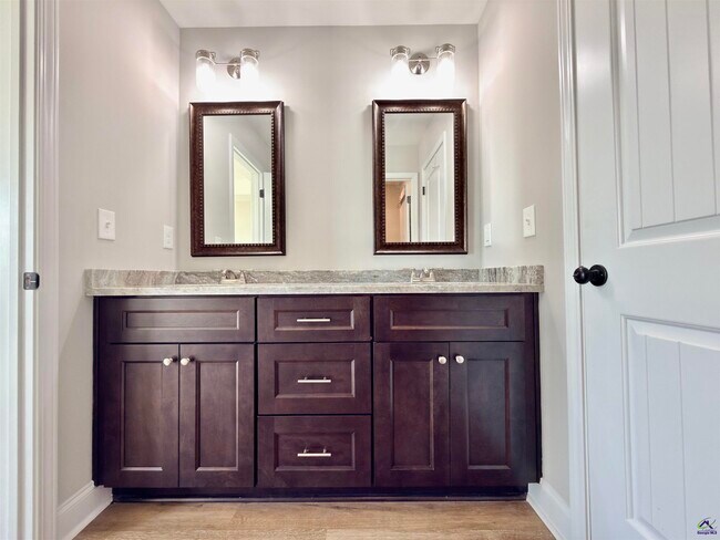 Building Photo - 212 Beau Claire Cir