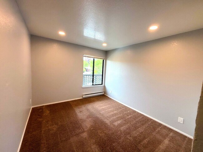 Building Photo - 2 Bed 2 Bath Condo in San Pablo - AVAILABLE NOW!!