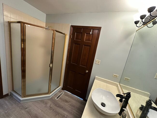 Building Photo - 1055 Knollwood Ln