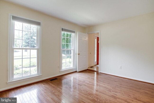 Building Photo - 1646 Montmorency Dr