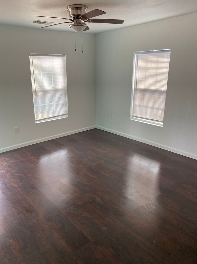 Building Photo - Beautiful East Austin Bungalow