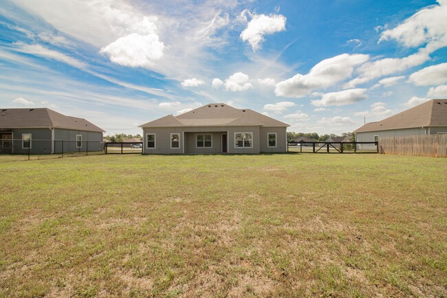 Building Photo - 6 Eagle Nest Dr