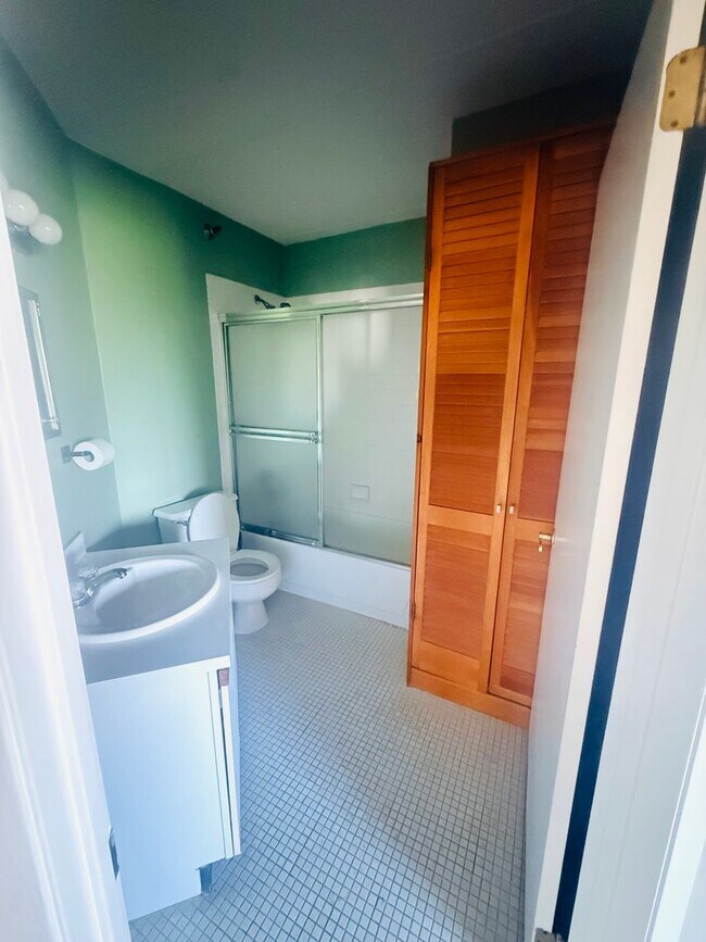 Building Photo - 205 Mineola Blvd