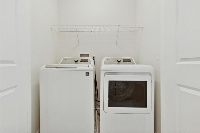 Building Photo - Available Immediately – 3 Bedroom / 2.5 Bath Townhome in Downingtown School District