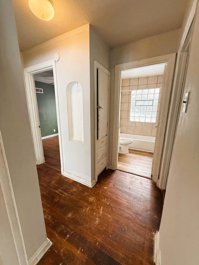 Building Photo - Spacious 2 Bedroom Rental!