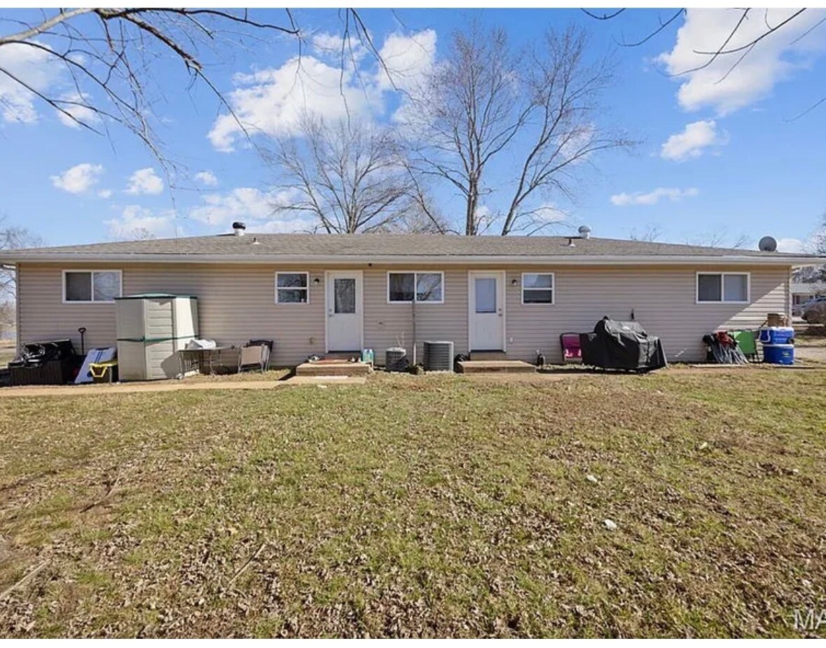 Building Photo - 447 Mabel Dr