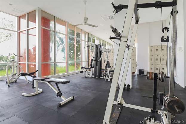 Building Photo - 1351 NE Miami Gardens Dr