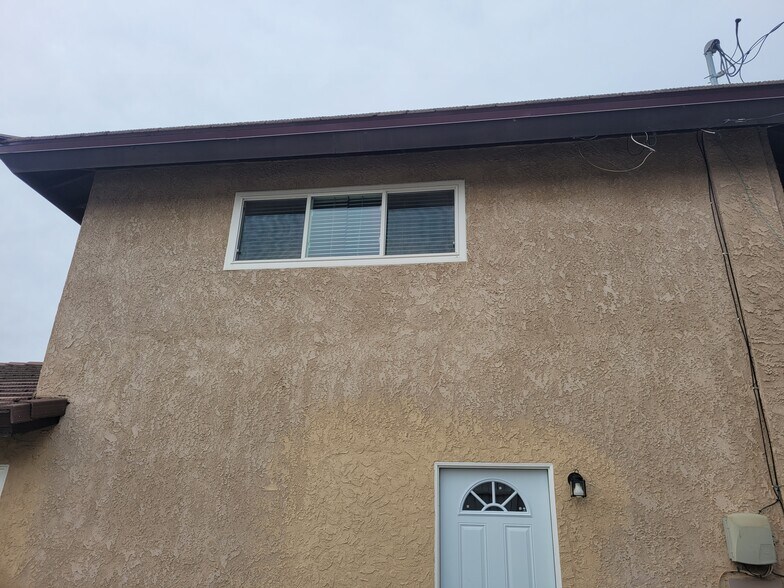 Building Photo - 1930 Adrian St