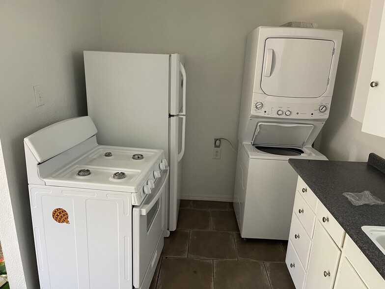 Building Photo - 710 Storey Ave