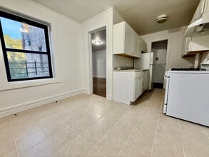 Building Photo - 16 5th Ave