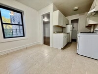 Building Photo - 16 5th Ave