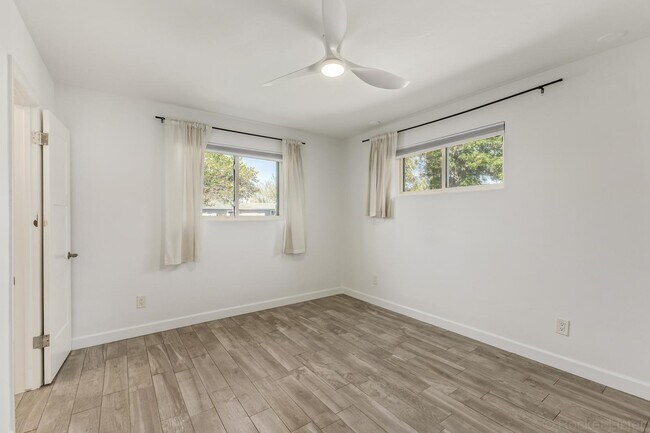 Building Photo - 6631 N 12th Pl