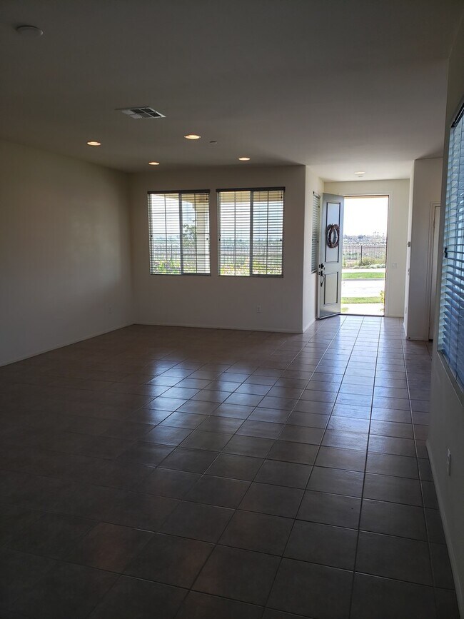 Building Photo - Riverpark 3+3 Single Family Home $4200