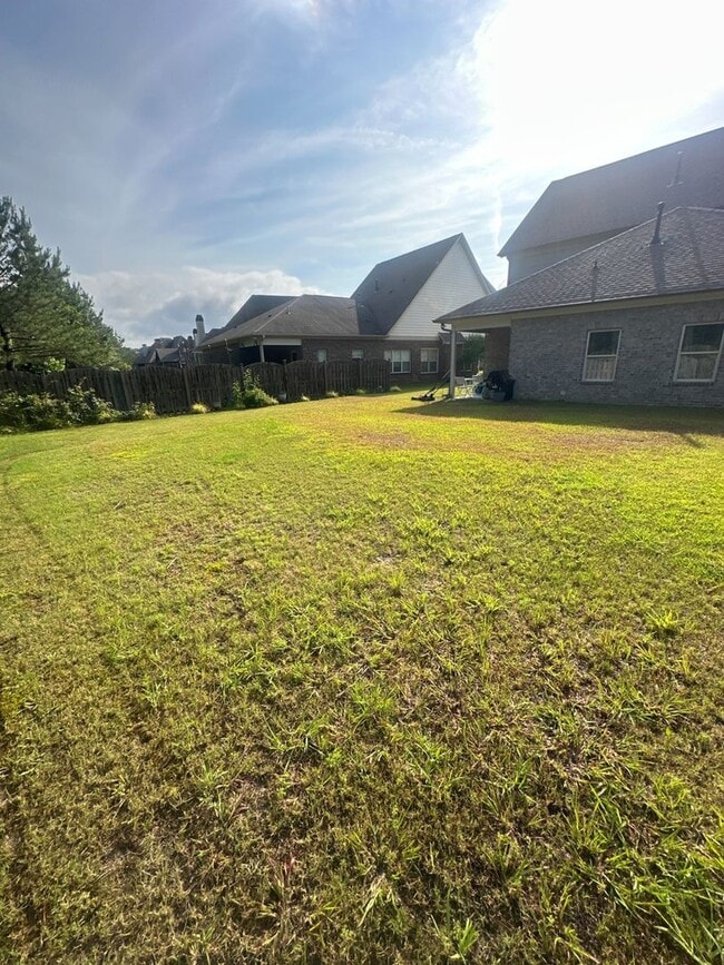 Building Photo - 1013 Edgewater Ln