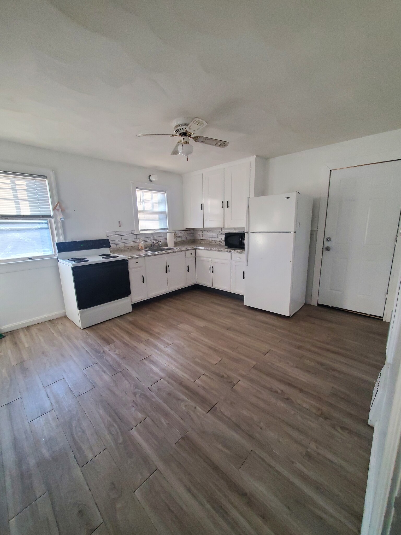 Building Photo - 12 S Willis Ave