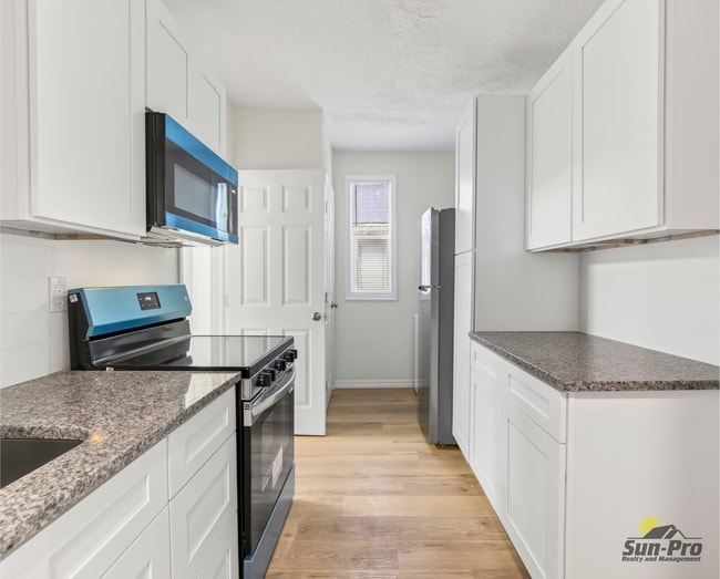 Building Photo - 213 Live Oak Ave