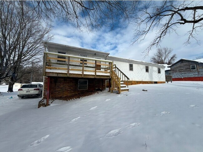 Building Photo - 2147 Highway 75