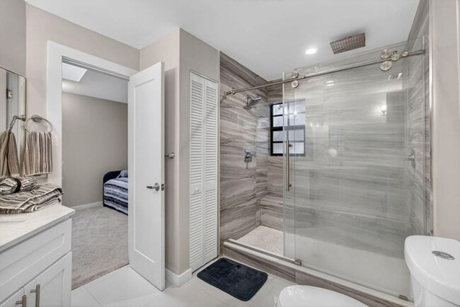 Building Photo - 2320 Treasure Isle Dr