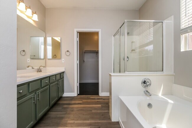 Building Photo - 3353 E Santa Fe Ln