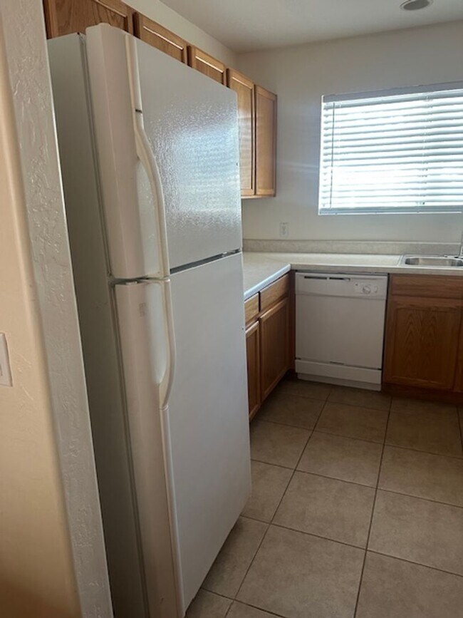 Building Photo - $1,540 2-3 Bedroom For Lease With Community Heated Pool & Spa in 85207!