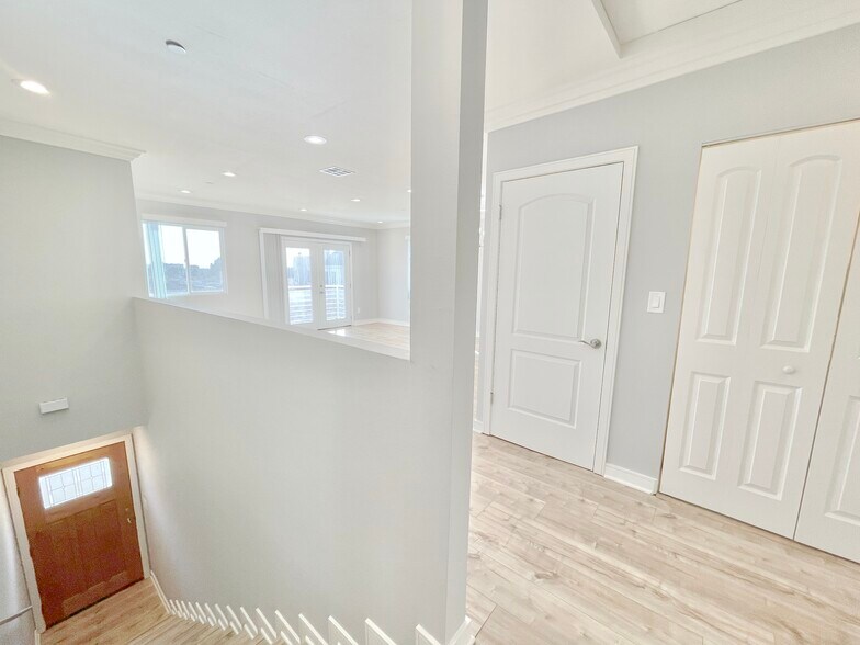 Building Photo - 4463 1/2 Rosewood Ave