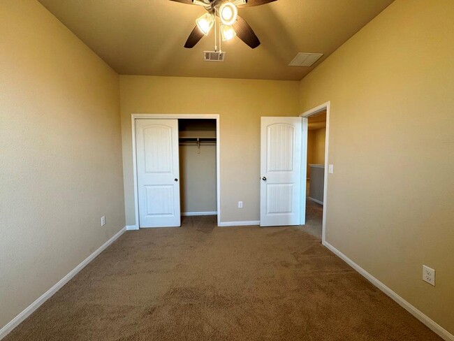 Building Photo - 2880 Donnell Dr