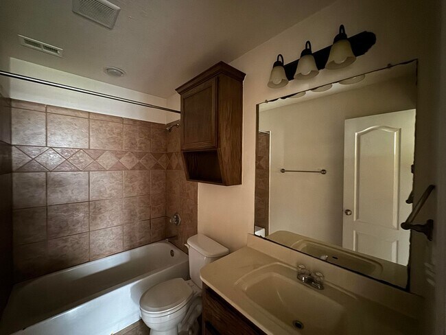 Building Photo - 9600 Diana Dr