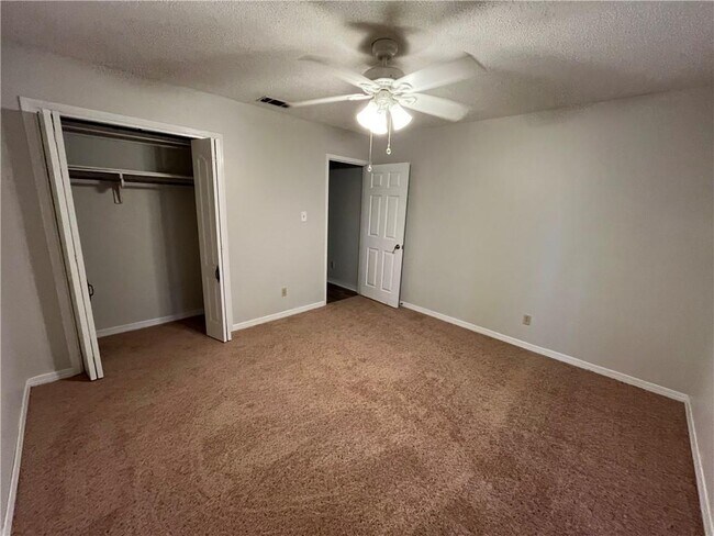 Building Photo - 562 Barcelona Dr