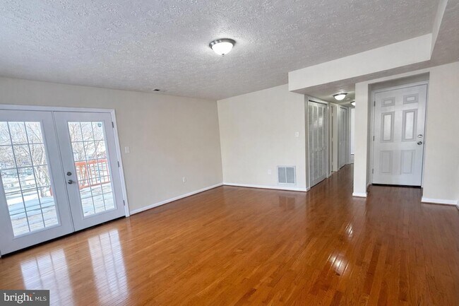 Building Photo - 5026 Dorchester Cir