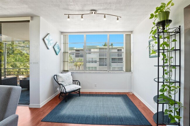 Building Photo - 2771 Taft St