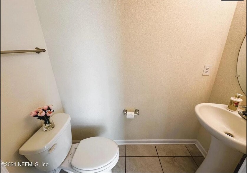 Building Photo - 608 Yellow Oaks Ln