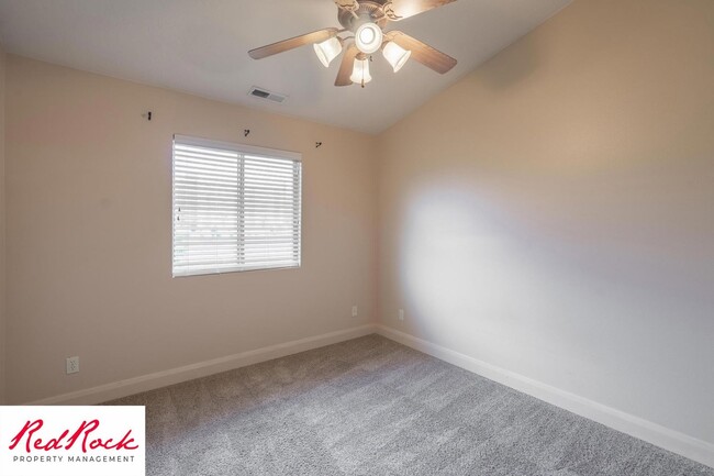 Building Photo - Pet Friendly 2 Bedroom 2 Bathroom Condo.