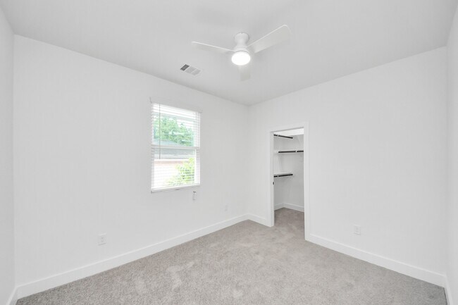 Building Photo - 9433 Arledge St