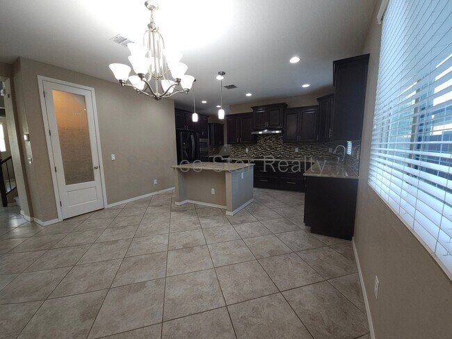 Building Photo - 180 E Horseshoe Dr