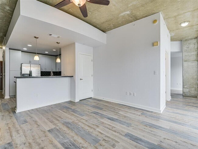 Building Photo - 360 Nueces St